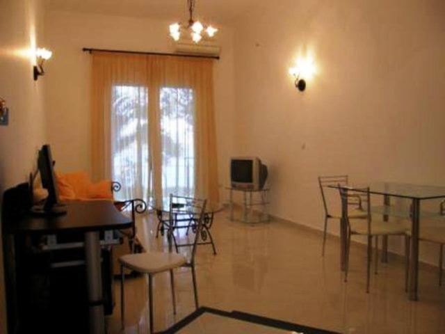 Tzeni Appartement *