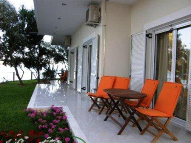 Tzeni Appartement *